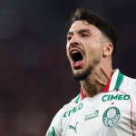 Palmeiras vence Athletico e assume liderança do Brasileirão