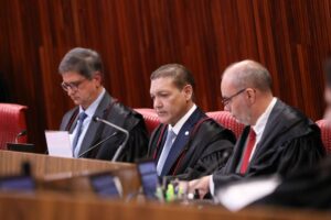 PSOL/Rede supera cláusula de barreira após decisão do TSE