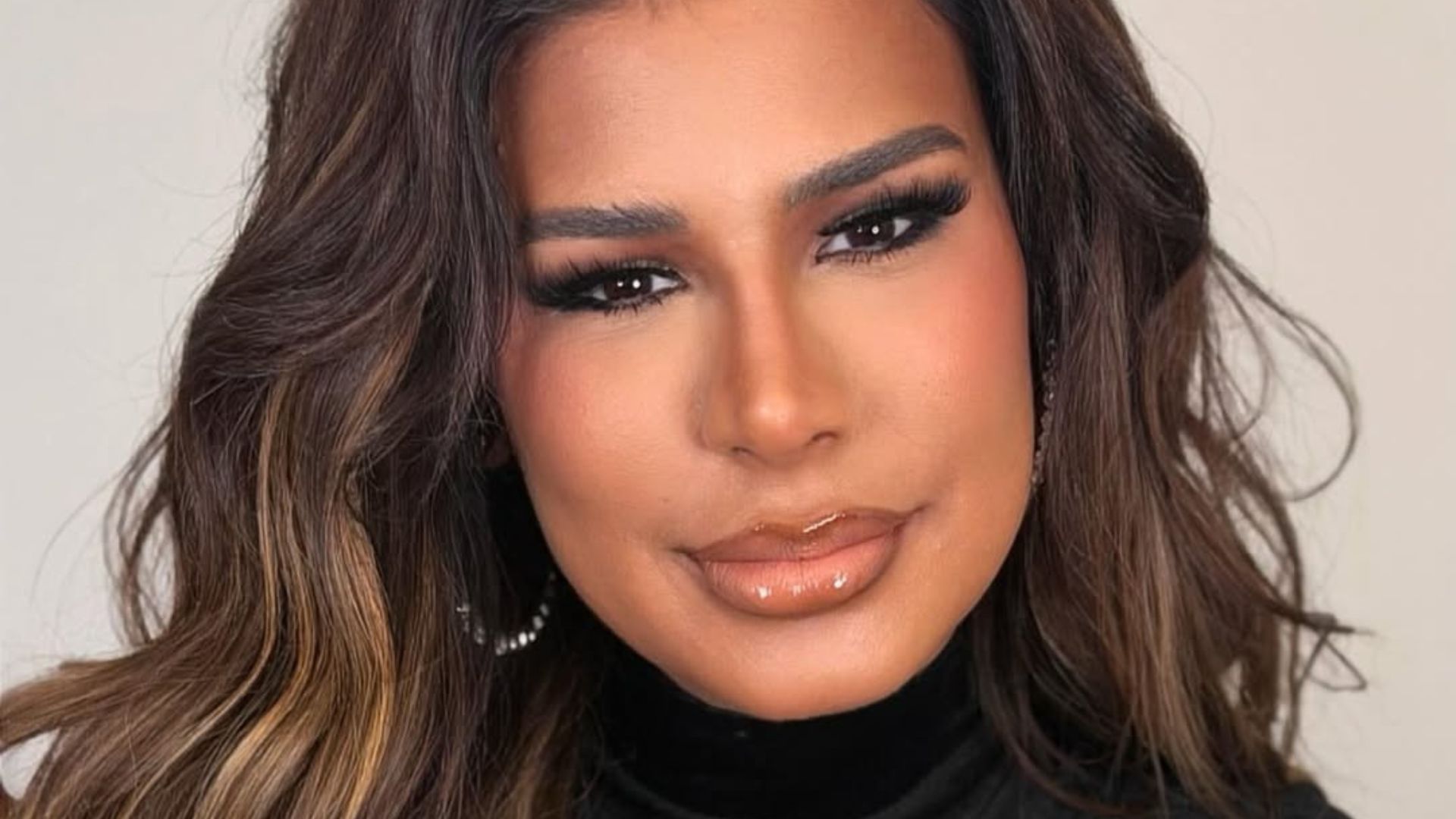 Simone Mendes revela cirurgia e desabafa sobre o corpo