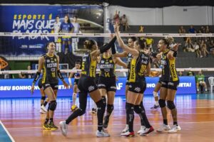 Praia Clube estreia na Superliga batendo o Pinheiros