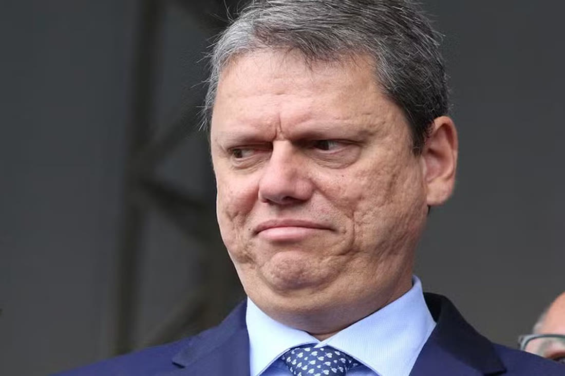 Tarcísio critica vandalismo na Paulista e omite 8 de janeiro