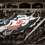 Vasco vence Corinthians de virada e deixa rival no Z4